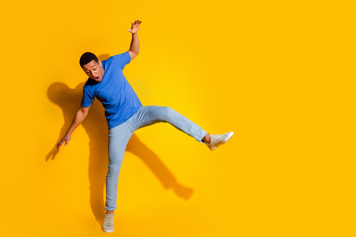 高いところから…試験に…物が！？落ち方ごとに意味がある、落ちる夢占い