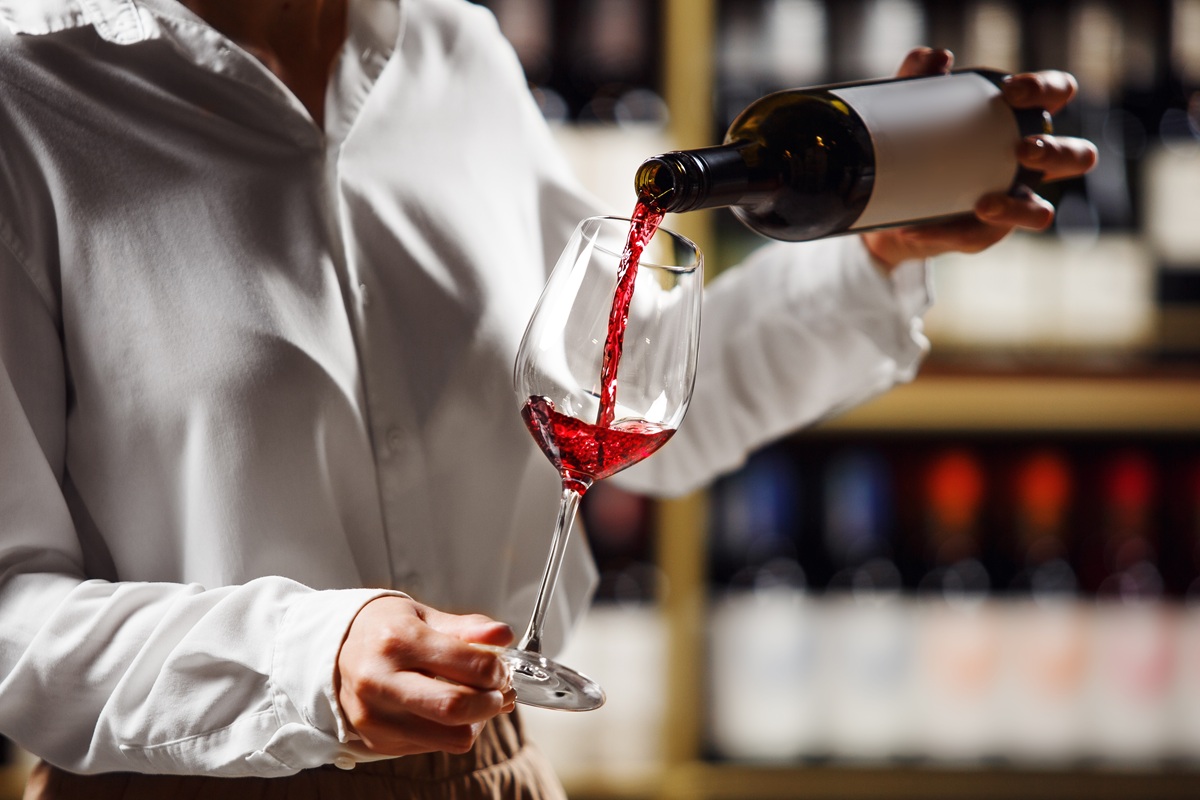 マナーを覚えておくと役立つ！初心者必見！ワインを継ぎ足しする時のマナーとは