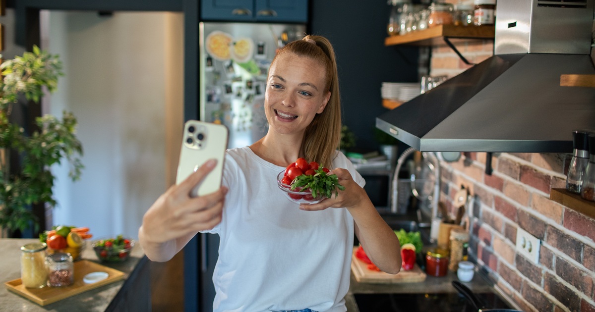 SNSや職場によくいる「家庭的な女」アピールがうざい人の特徴と上手な対処法！