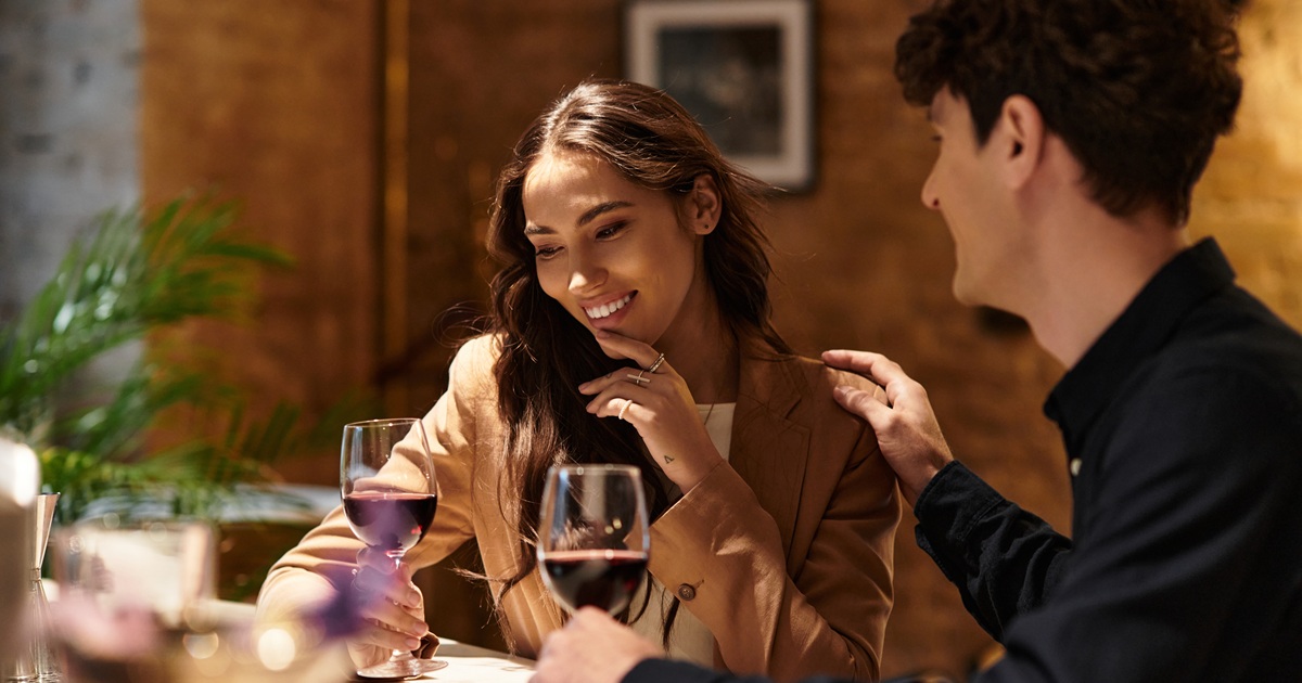 隙を見せるのも大事！隙がない女はモテない？男性から口説かれ上手になる方法