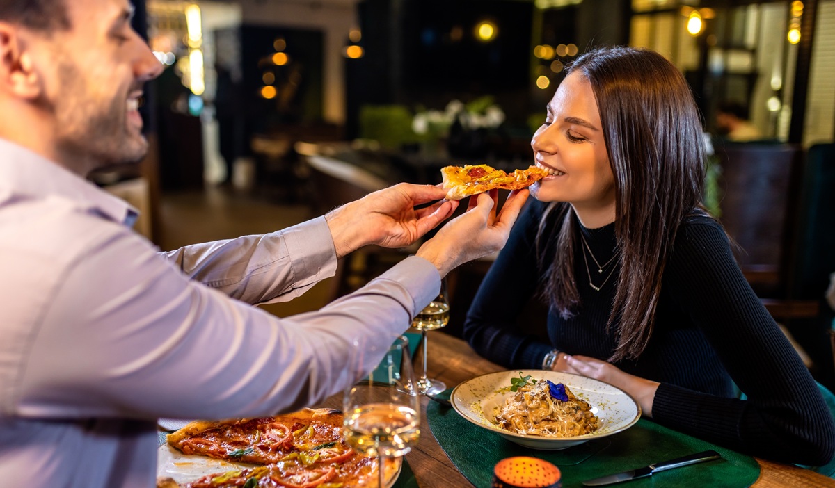 脈あり？脈なし？？女子に一口ちょうだい！！と言われた時の男性の心理とは