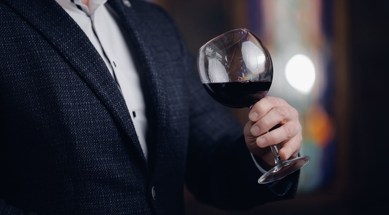 格好良く見える？上品過ぎて取っ付きにくい？ワインのソムリエ男性の特徴とは