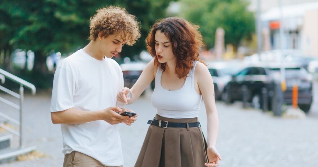 彼氏にめんどくさいと言われる彼女の行動