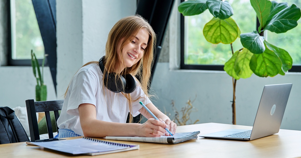 一人ぼっちが魅力的？女同士で群れない「ぼっち女子」が男性からモテる6つの理由