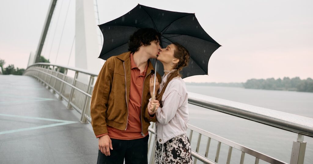 彼氏以外の男友達とキス