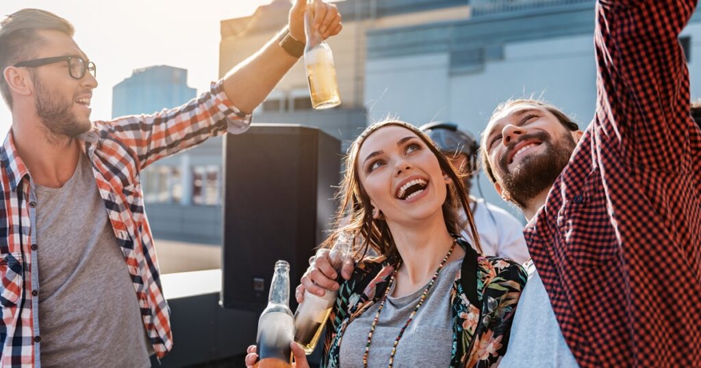 男性からモテるいじられキャラな女性