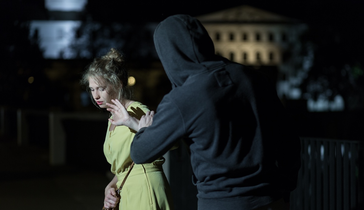 一歩間違えばストーカー？好きな子を待ち伏せする場合に絶対してはダメなNG行動