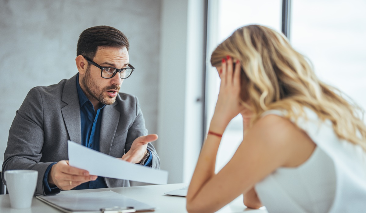 自分優先で大迷惑！職場で仕事を押し付けてくる男の特徴とは？対策方法も解説！