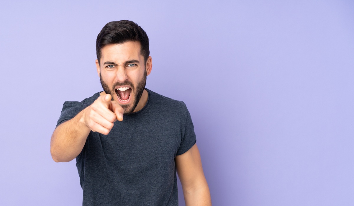 偉そうでムカつく！モラハラと変わらない？亭主関白な男性の特徴と行動７選を解説