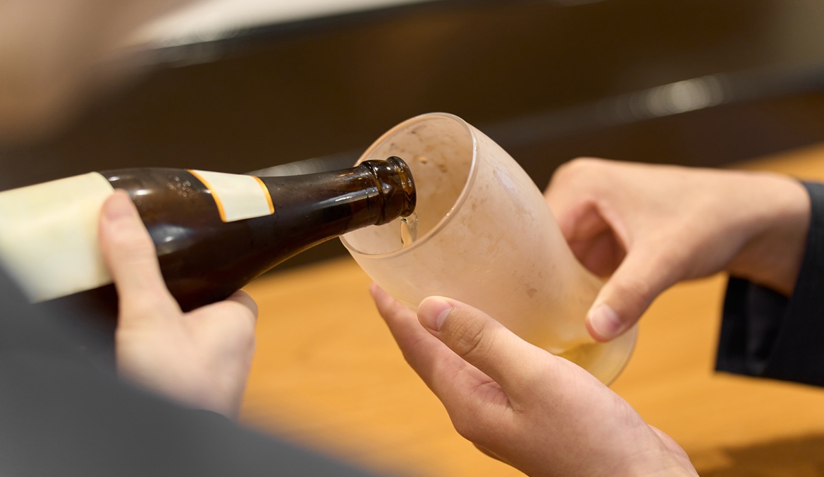 夢占い「居酒屋で飲む夢」は寂しさの表れ？社交的になれる？男女別の意味を解説！