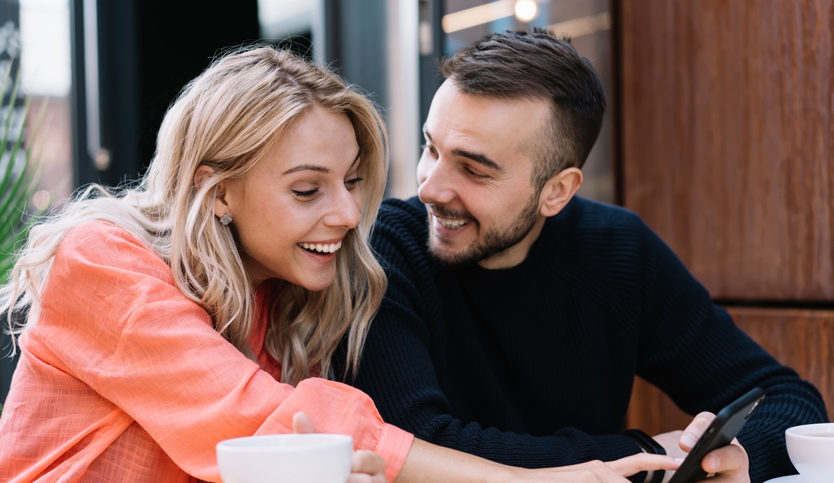 好きな相手に彼氏がいた！彼氏から奪う方法＆女性側の心理とは？先ずは友達から？