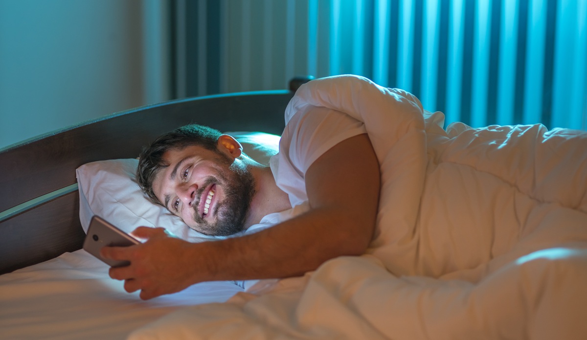 女性からLINEトークで「おやすみ」と言われた時の男の心理＆送信する時の注意点