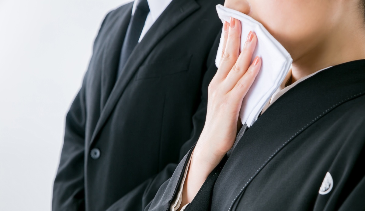 人生の転機？夢占い「葬式の夢」を見た意味と心理をシチュエーションごとに解説