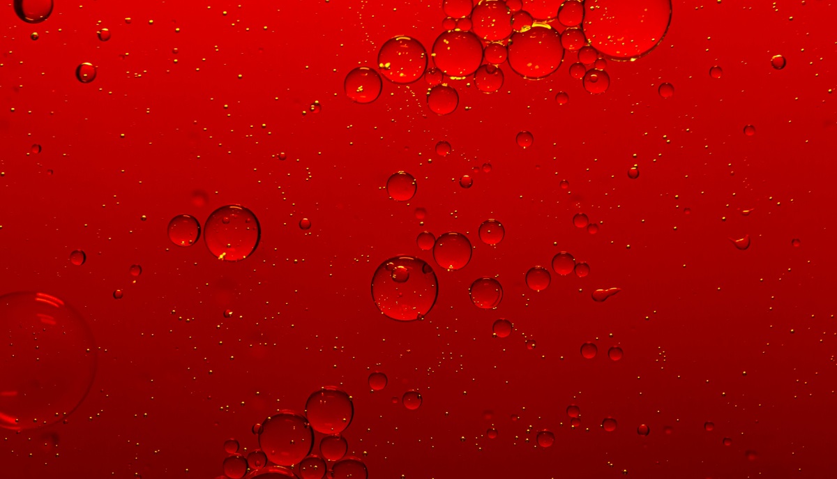 夢占い「血の夢」を見た意味とは。切羽詰まった状況に陥っている可能性あり！？