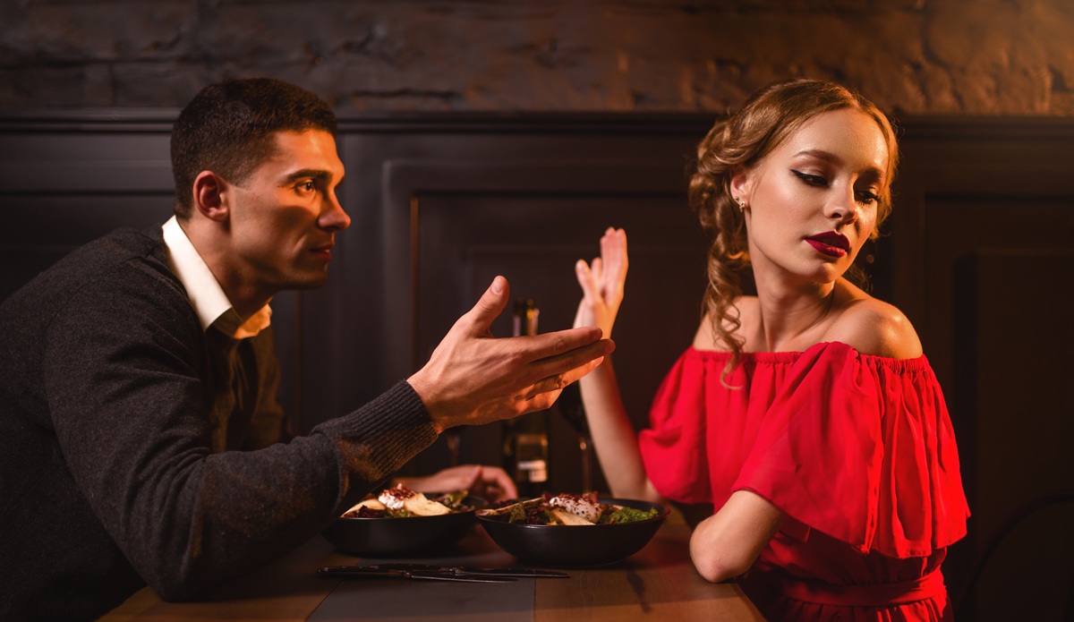 目付きや目線も・・・本当に無理！飲み会で気持ち悪い男の特徴と気を付けるべき事