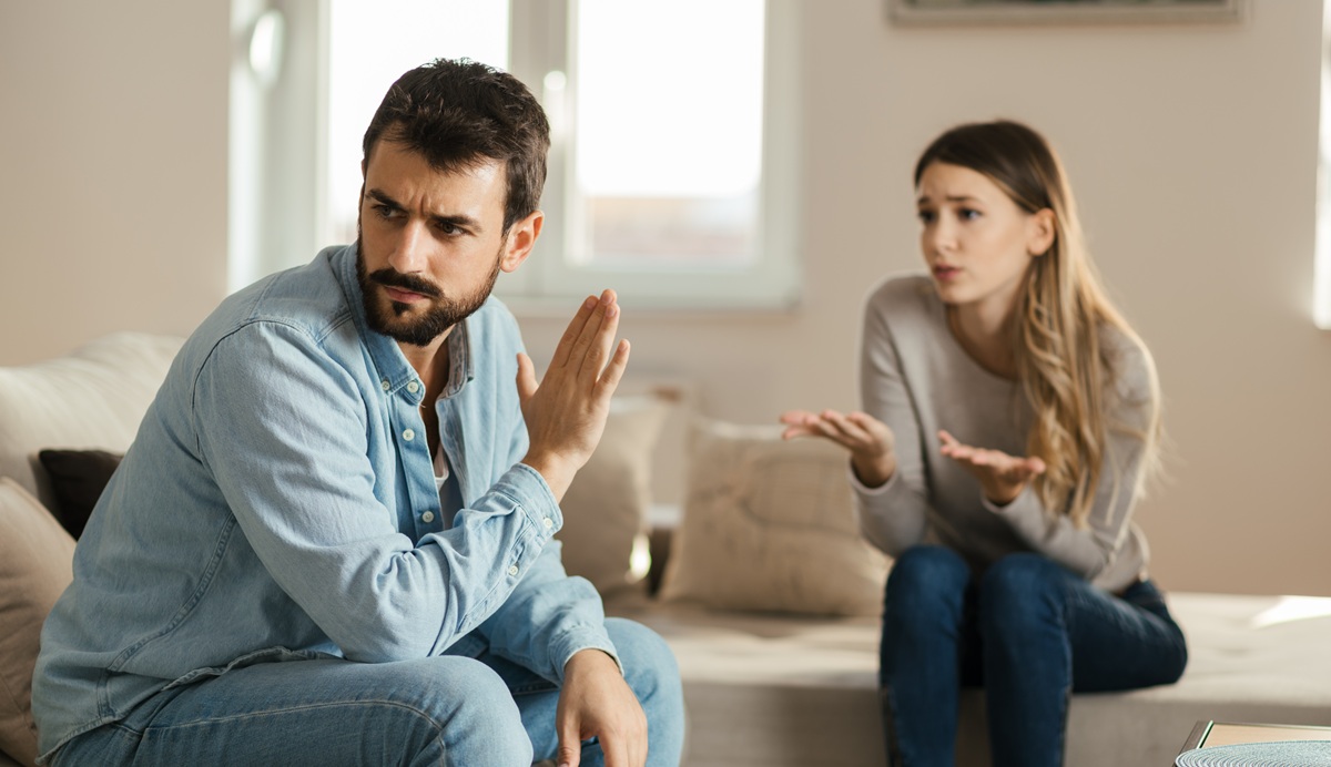 強気な性格！？人を見下すモテない自信満々女の特徴・性格とは？デメリットを解説