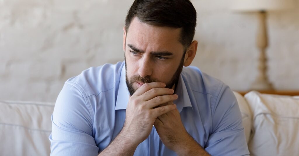 未練があり荷物を返したくない男性