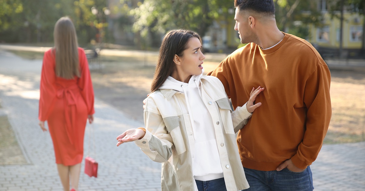 この人浮気するタイプかも…？と見分けるのにどんなところで見分けていますか。連絡がすごくマメな人っていうのは、その時点で1つ黄色信号が灯るかなと個人的に思っていま