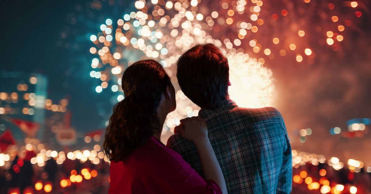 夏の夜は花火大会の季節ですね。夜空を飾る花火はとても素敵ですよね(^o^) あなたがパートナーと行きたい花火大会は日本のどこの花火大会ですか？ またはここの花火