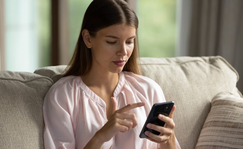彼氏からのLINEがそっけない「むかつく」時の対処法を教えてください！付き合ってから段々と彼氏からのLINE頻度も減ってきて、返信もそっけない態度に。。。彼女と