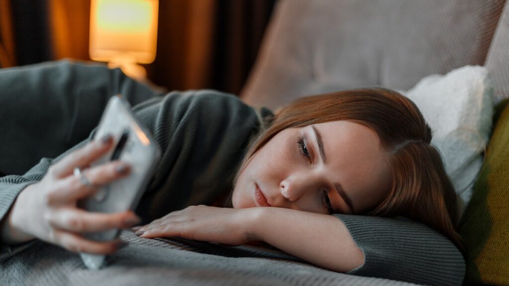 好きな人が体調悪い時にLINEではなんてメッセージを入れたら良いですか？男性でも女性でも体調が悪い時は気が弱くなっている、振り向かせたい気持ちがある場合にLIN