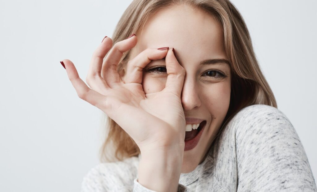 駆け引きばかりする女の特徴や心理ってどんなものなのでしょうか。会社の同僚がいつも男性に駆け引きばかりしていて本当の恋愛ができるのかなって思ってしまいます。 わざ