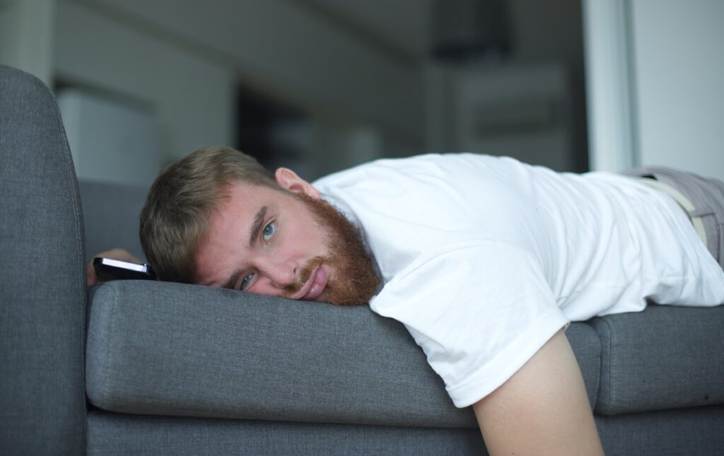 彼女以外に好きな人ができてしまい戸惑っています。長く付き合っている彼女がいて、大切にしたい気持ちはあるのに、最近知り合った女性に惹かれてしまいました。彼女を裏切