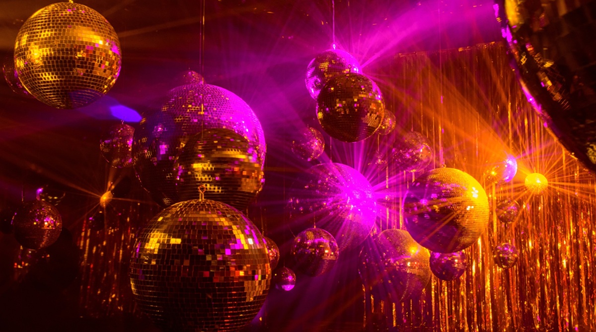 遊ぶときにはとことん遊ぶ？誘われたら断らない？バブル世代の女性の特徴とは