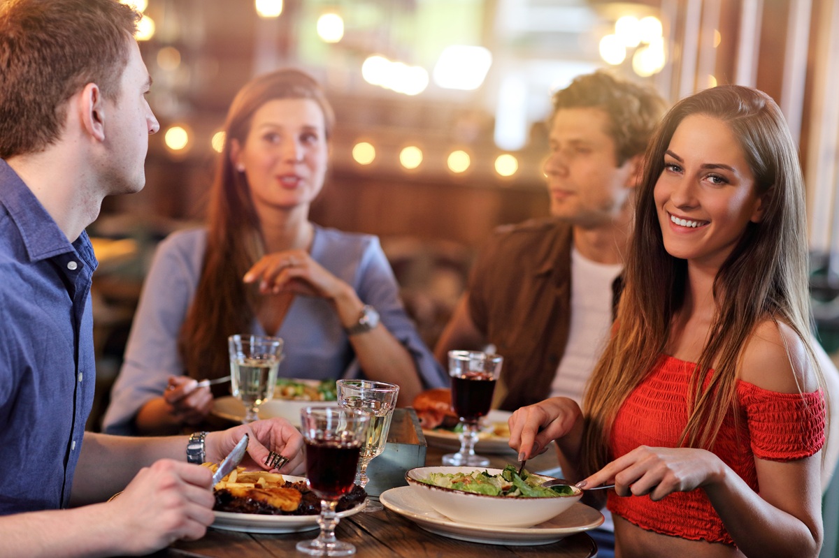 付き合っている恋人から異性がいる飲み会に参加すると言われたら皆さんはどうでしょうか？ もちろん合コンなんてのは言語道断だと思いますけど、昔の友達だとか会社の同期