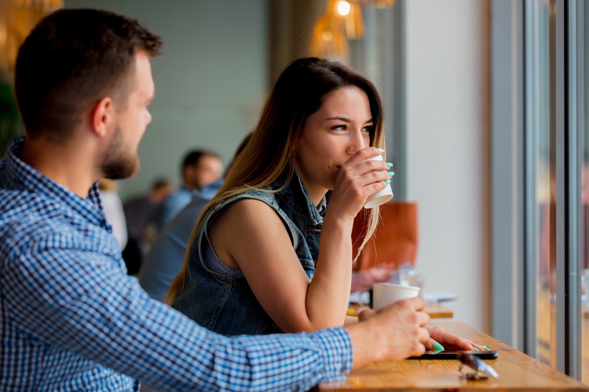 あなたが付き合っている彼氏・彼女に関して、次のような場合にどんな対処が理想でしょうか？ ランキングでお答えください。 その彼氏・彼女が顔にコンプレックスを持って