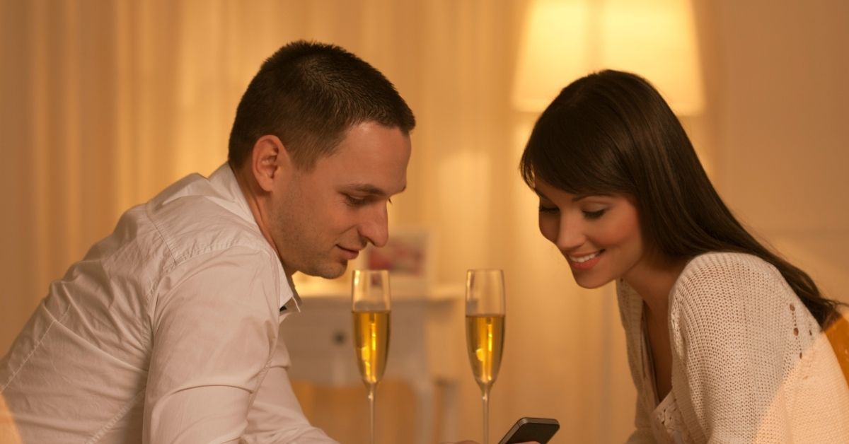 女性の方にお聞きします。芸能人レベルのイケメンだけど浮気性な男性と、地味めだけど